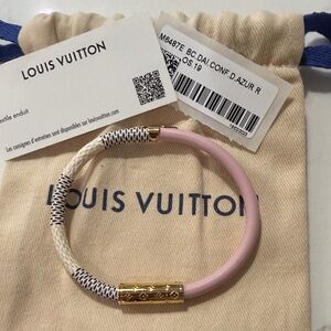 Louis Vuitton Daily Confidential Bracelet size 19
7.5”
NWT
